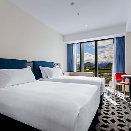 Holiday Inn Queenstown Remarkables Park Exterior foto