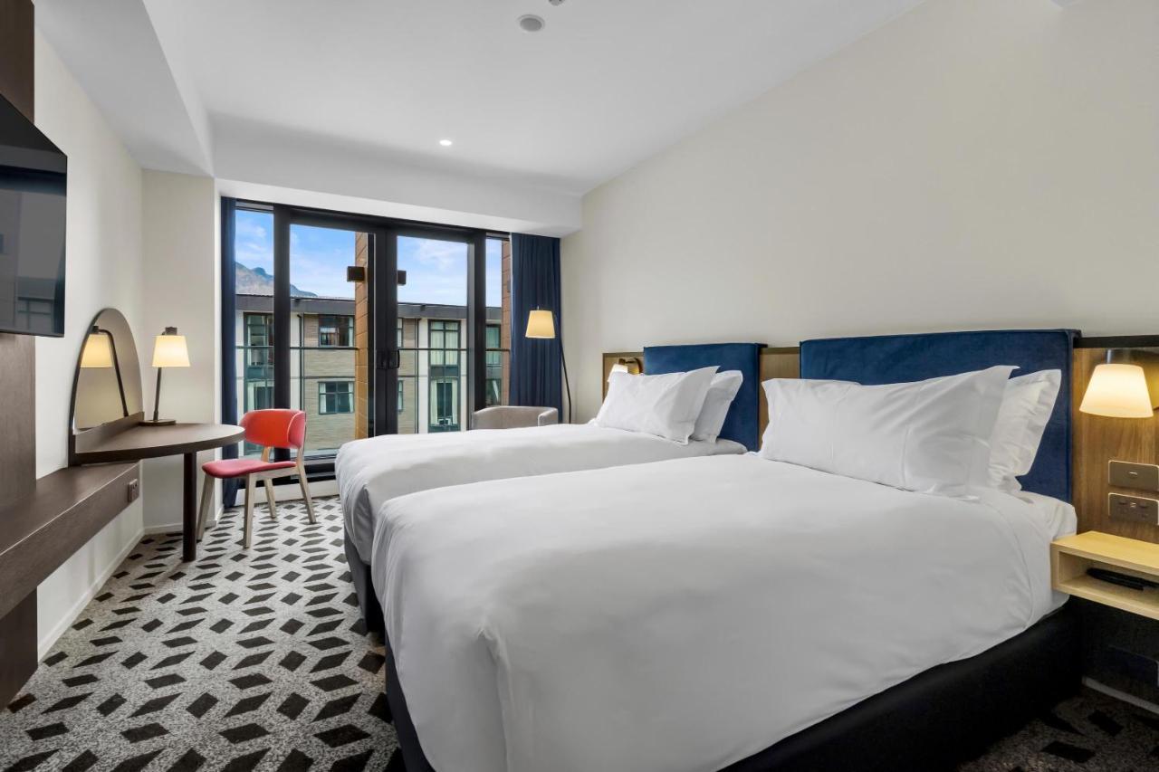 Holiday Inn Queenstown Remarkables Park Exterior foto