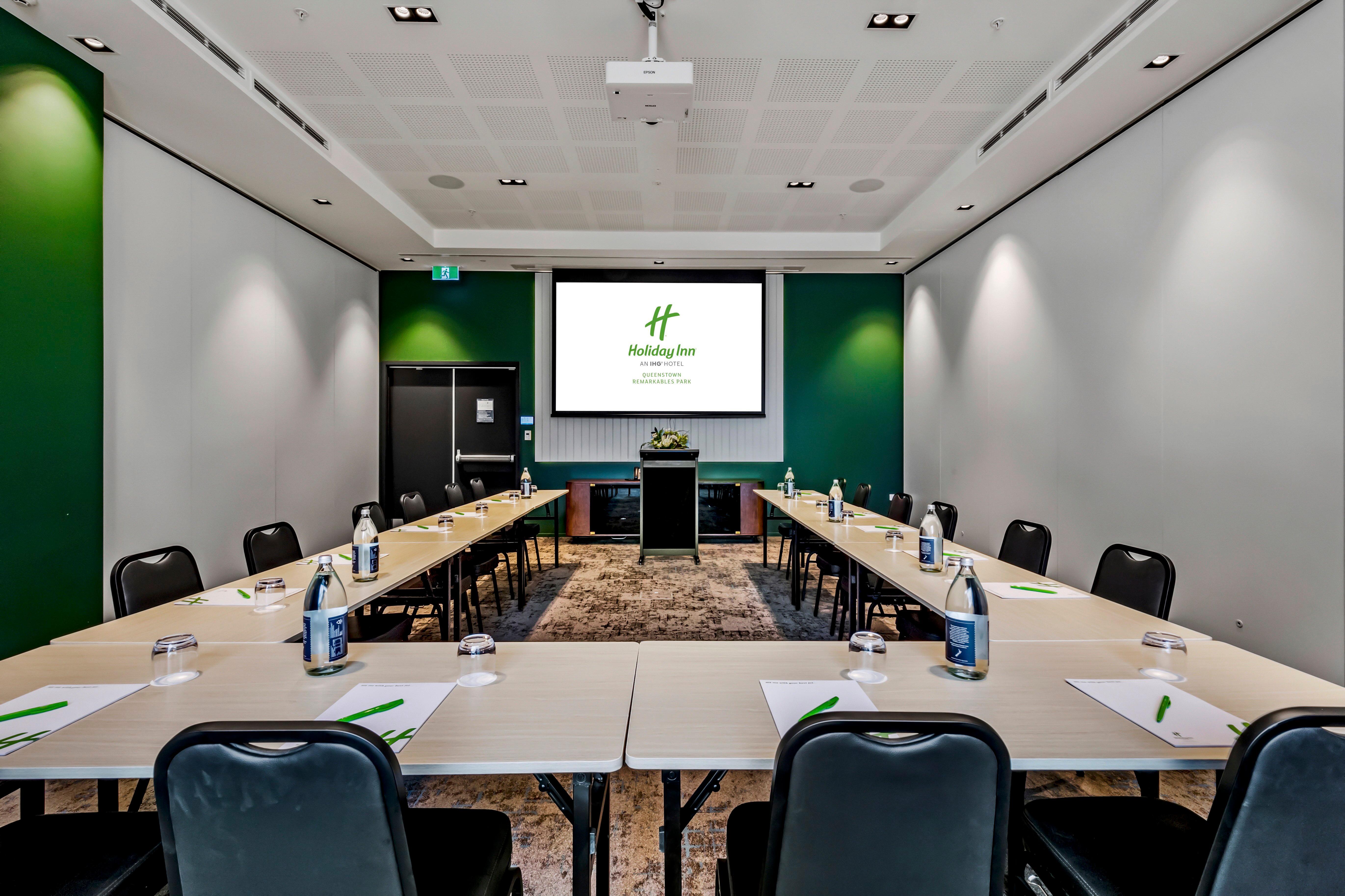 Holiday Inn Queenstown Remarkables Park Exterior foto