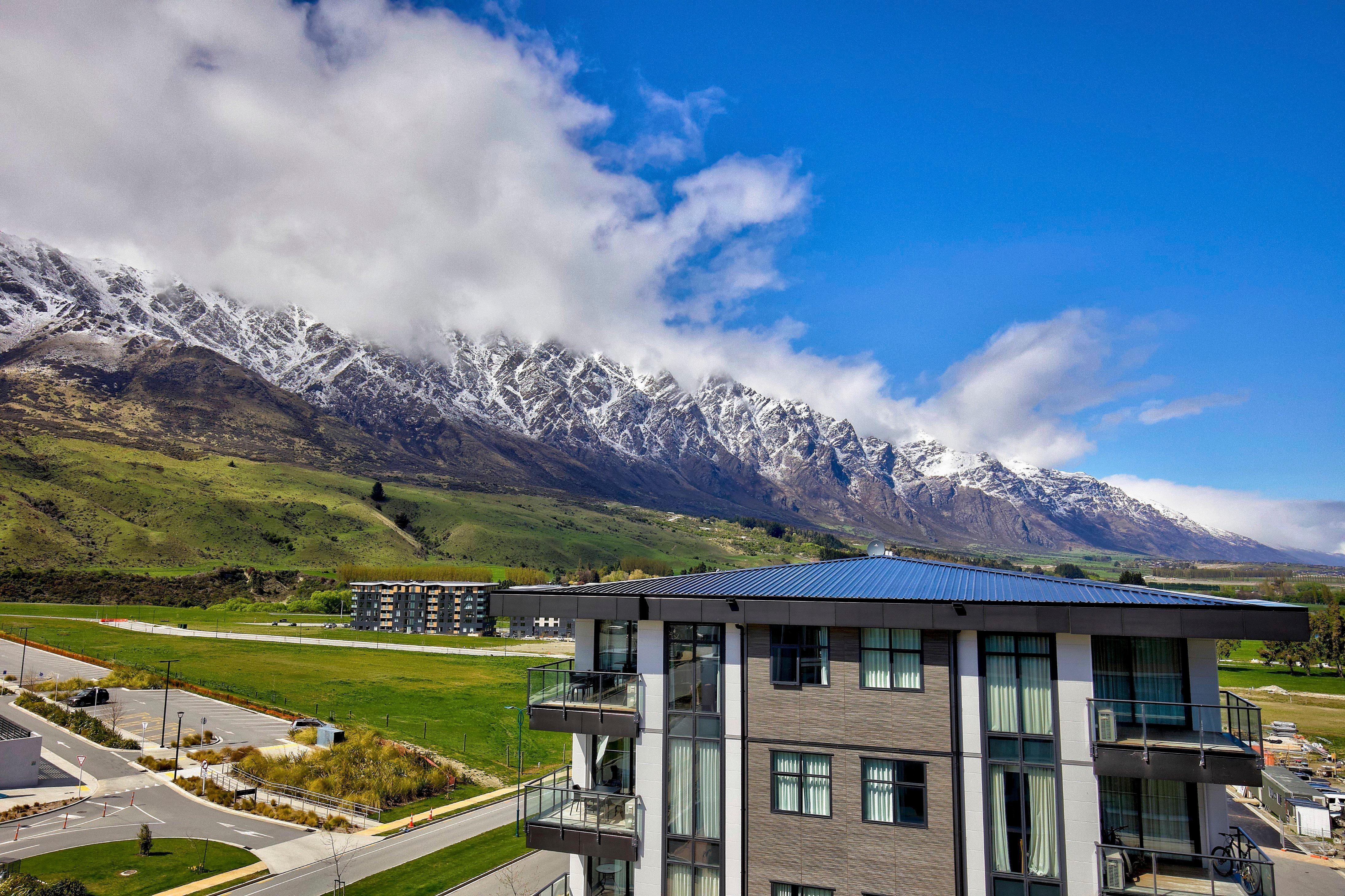 Holiday Inn Queenstown Remarkables Park Exterior foto